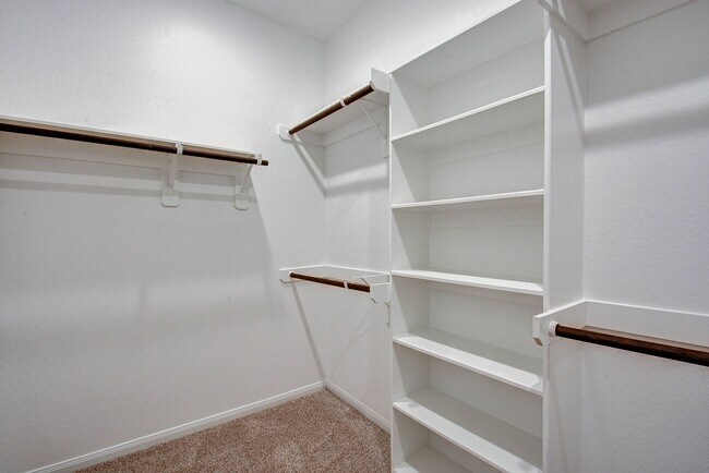 Building Photo - 18572 Meadow Point Ln