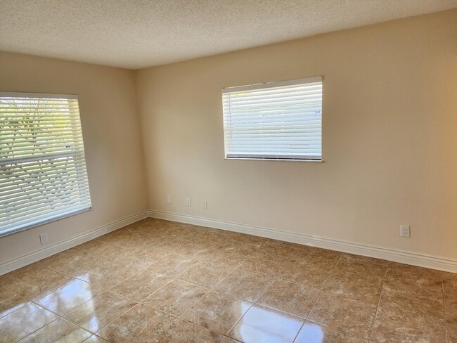 Building Photo - 1680 SE Minorca Ave