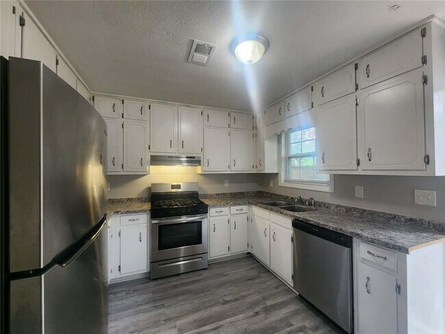 Building Photo - 1168 Pinedale Cir NW