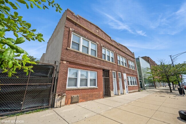 Building Photo - 5028 W Madison St