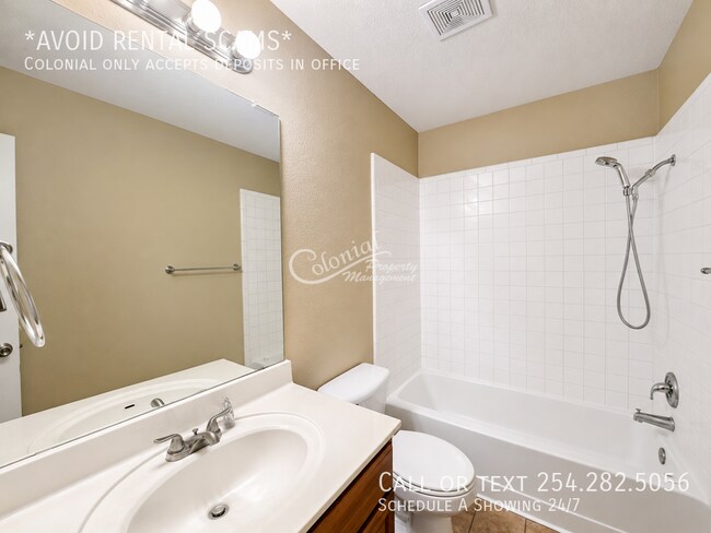 Building Photo - 15007 Chamberlain Ct