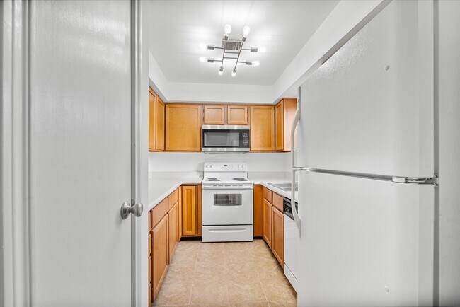 Building Photo - 3100 Walnut Bend Ln