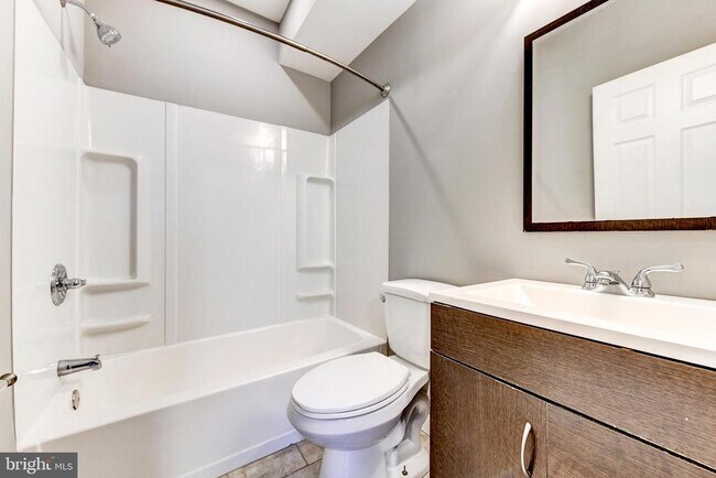 Building Photo - 737 Morton St NW