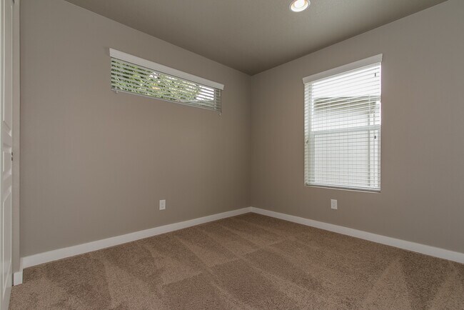 Building Photo - 2bdrm/1bthrm Tiny House  ~ Landscaping Inc...