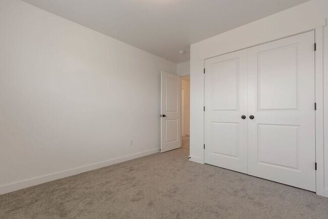 Building Photo - Beautiful Row End Townhouse w 2 car attached