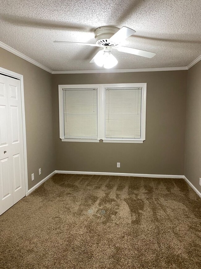 Building Photo - Nice 3BR Condo in Huntington Ridge