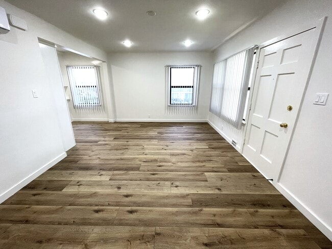 Building Photo - 4024 Lincoln Ave