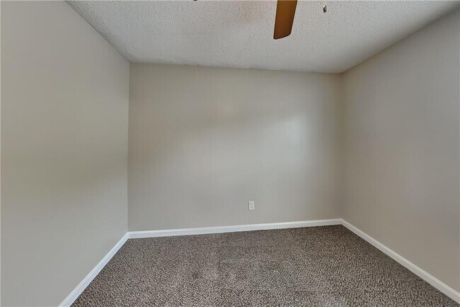 Building Photo - 102 Ashford Dr
