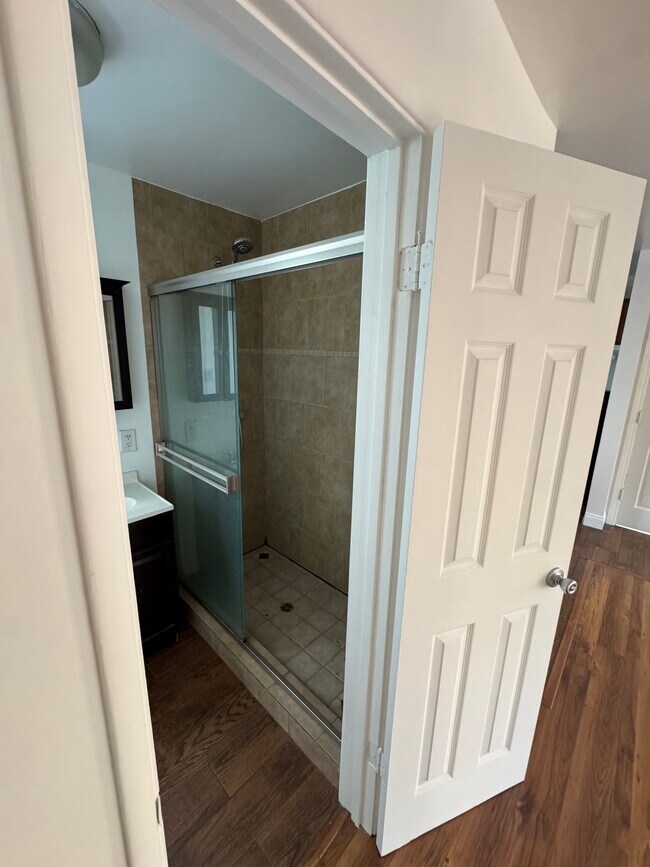 Building Photo - 655 Westmount Dr