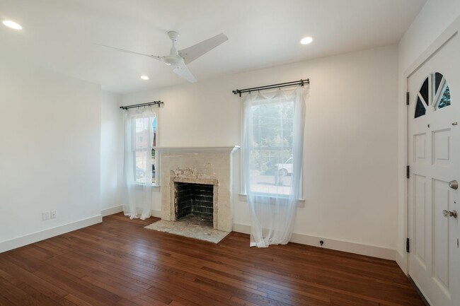 Building Photo - Historic Monte Vista Charm meets Modern Convenience!