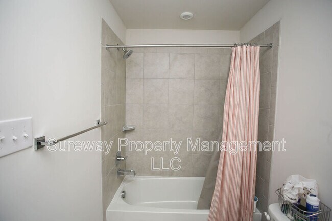 Building Photo - 185 Nathan Dr