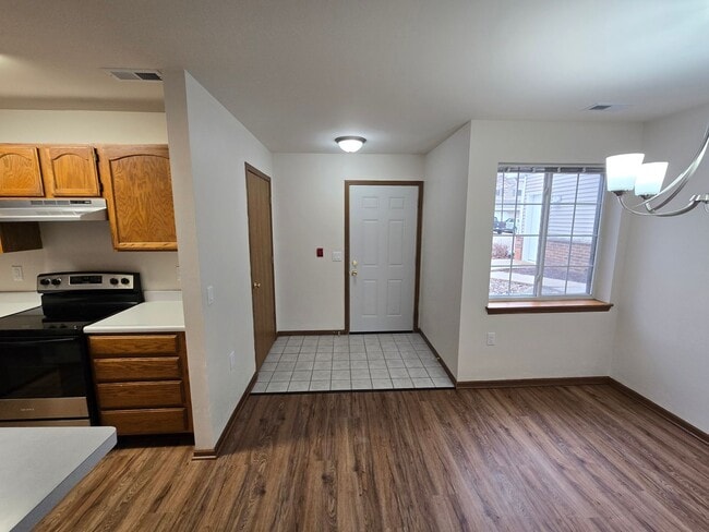 Building Photo - 1001-1017 Rockefeller Ln