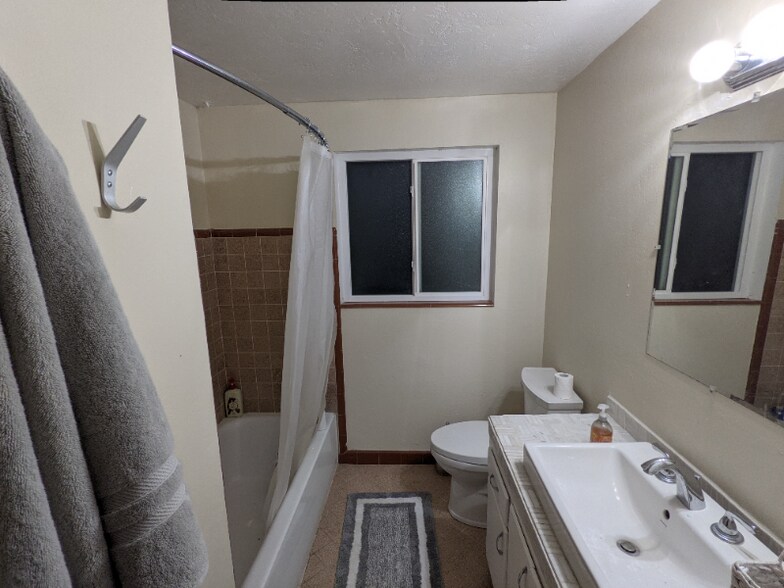 Building Photo - 1512 E 4500 S