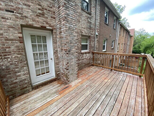 Building Photo - 431 Ridgemore St