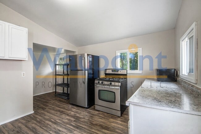 Building Photo - 19 Vandenberg Pl SE