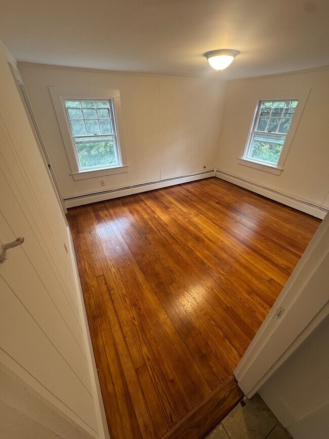 Building Photo - 19 Cinroc Cir