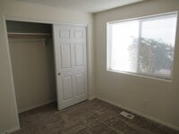Building Photo - Three Bedroom Home in Independence