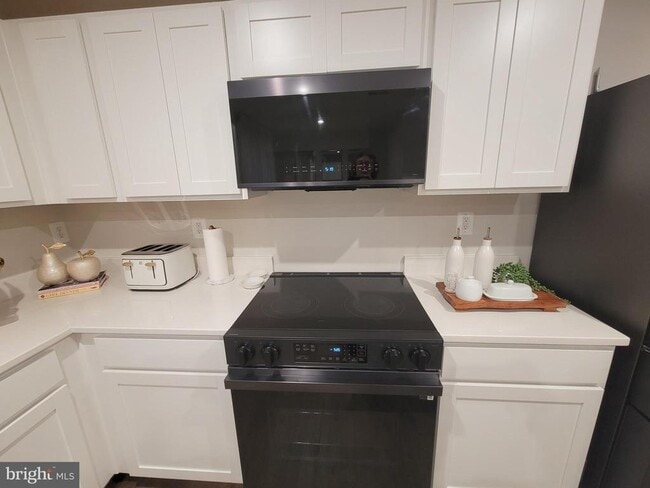 Building Photo - 2582 Laurel Pk Dr