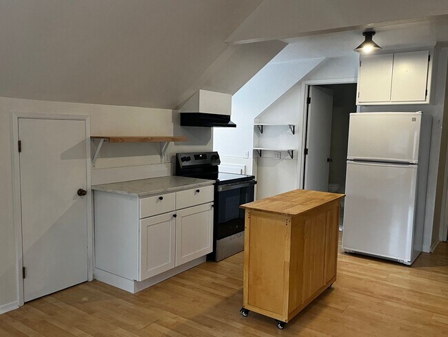 Building Photo - 100 S Shepherd St