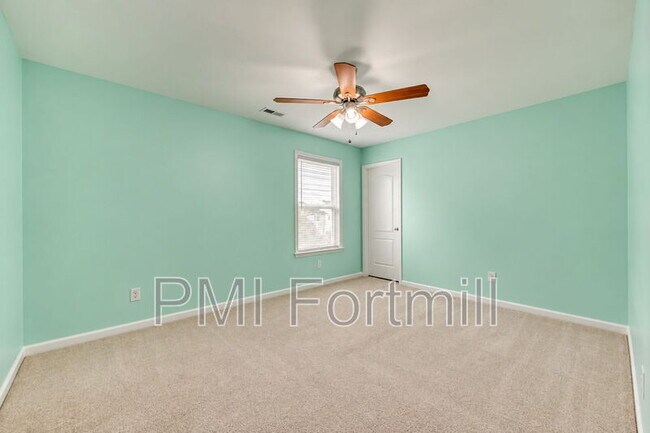 Building Photo - 1080 Crescent Moon Dr