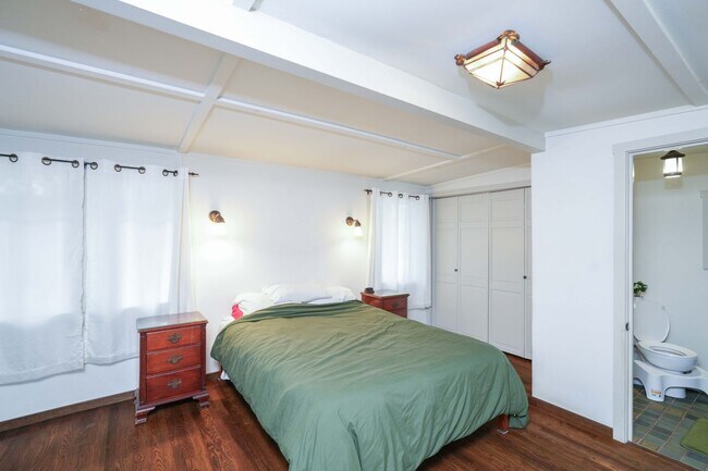 Building Photo - COMING SOON!!! BEAUTIFUL HISTORIC HOME LOC...