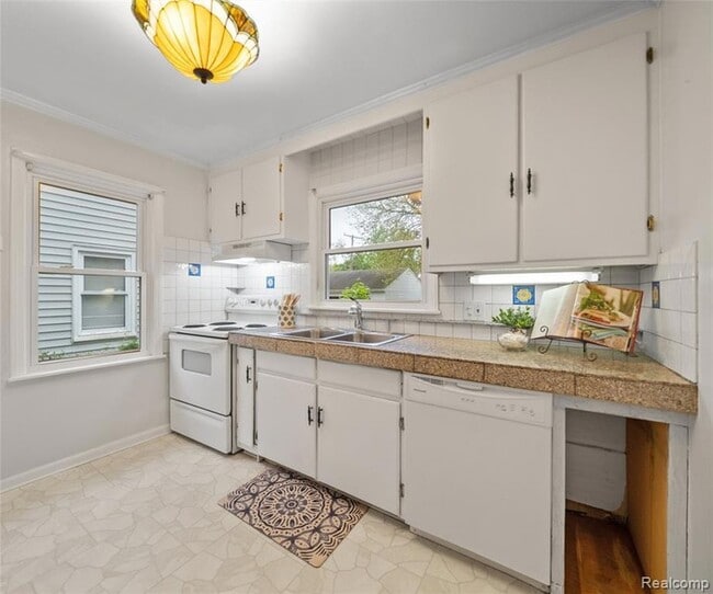 Building Photo - 2017 Harding Ave