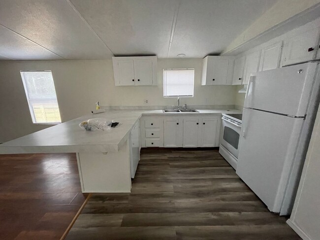 Building Photo - Charming 2-Bedroom, 2-Bath Mobile Home in ...