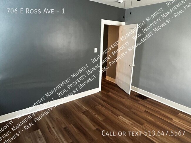 Building Photo - 706 E Ross Ave