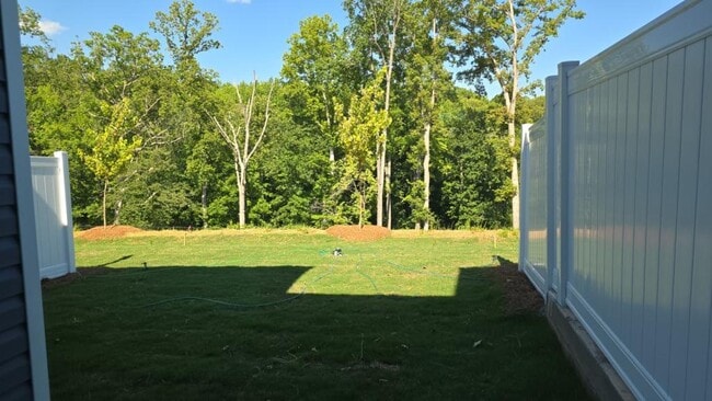Building Photo - 1667 Hallview Ct