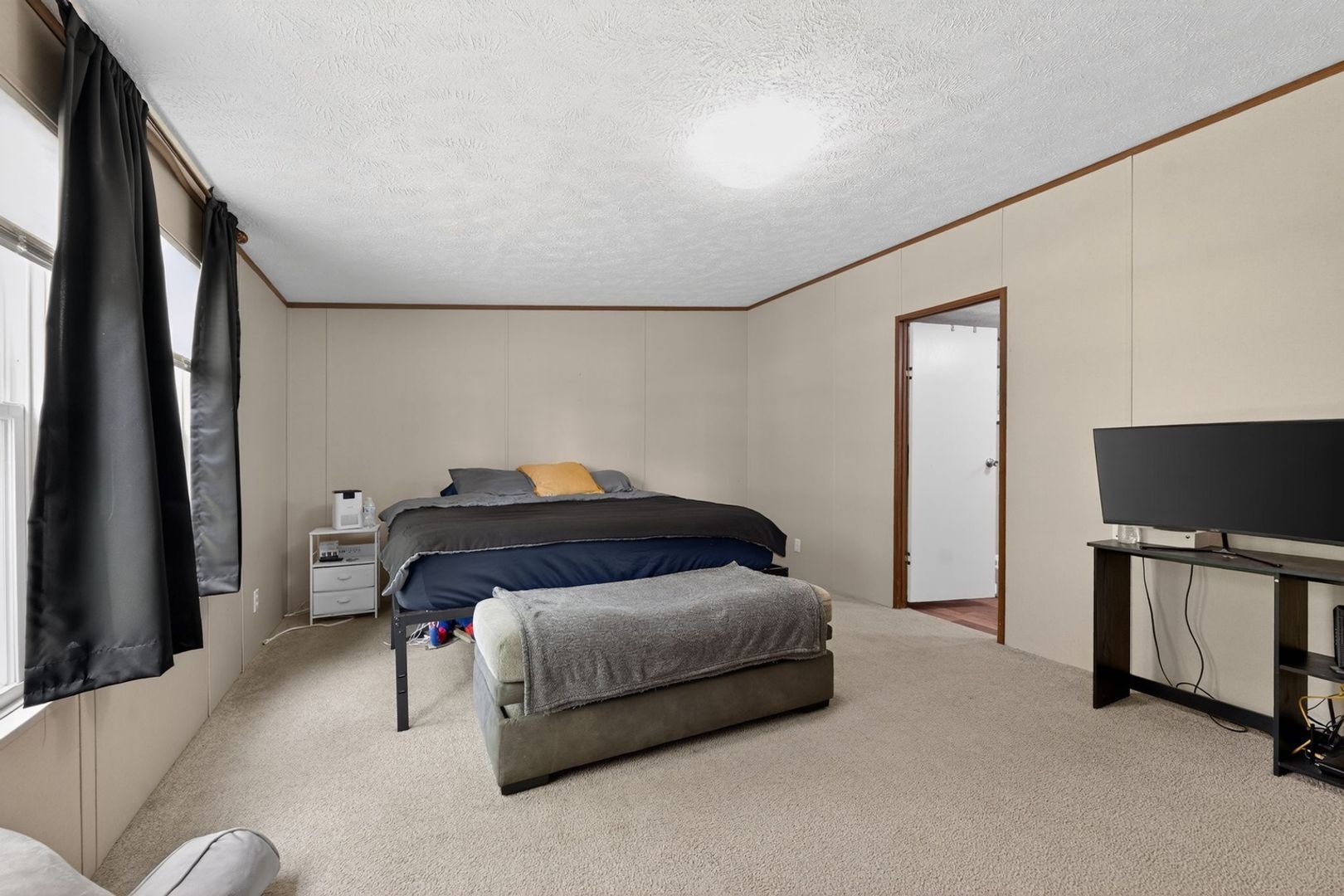 Building Photo - 122 Gibson St