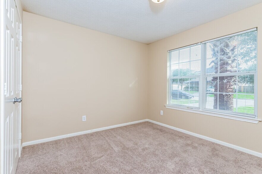 Building Photo - 1014 Vera Cruz Dr