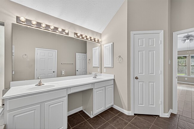 Building Photo - 7527 Rain Meadow Ln
