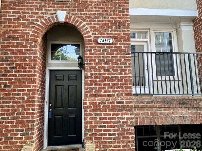 Building Photo - 14131 Richmond Park Ave