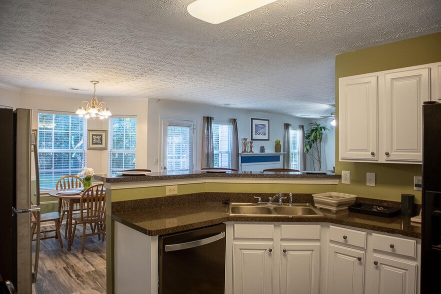 Building Photo - Spacious College Park Home | Modern comfort & great amenities