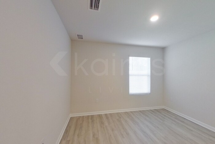 Building Photo - 245 Monarch Ln