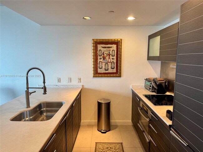 Building Photo - 200 Biscayne Blvd Way