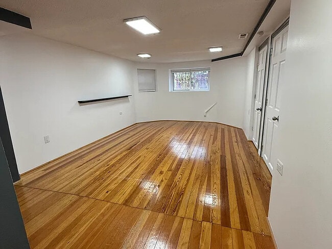 Building Photo - 3318 W Pierce Ave