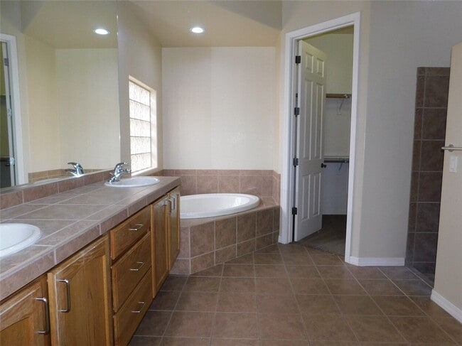 Building Photo - 2867 Fort Silver Dr