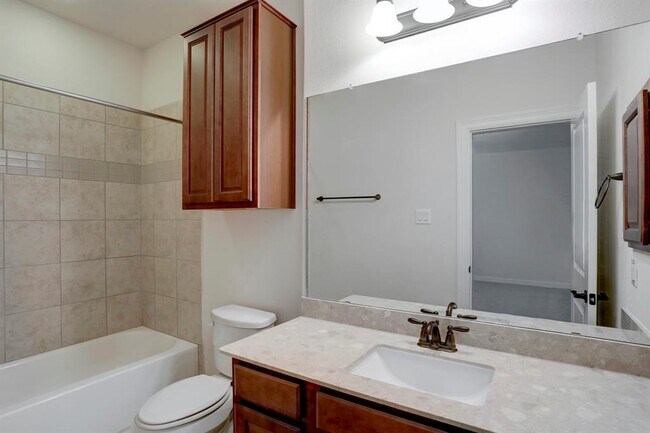 Building Photo - 7 Laurelwood Dr