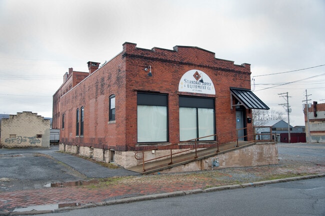 Building Photo - 2101 Beale Ave