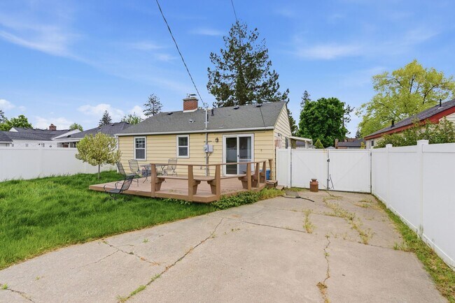 Building Photo - Modern & Cozy Spokane Retreat | Prime Location Near South Hill