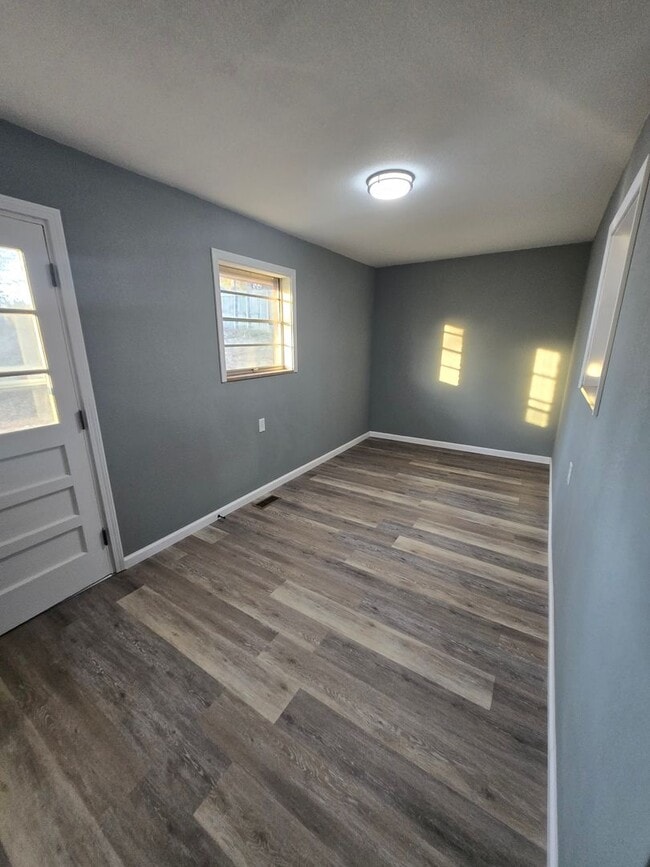 Building Photo - Charming 3-Bedroom, 2-Bathroom Brick Home for Rent