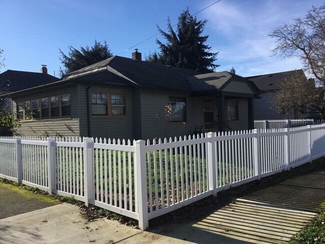 Building Photo - HUMBOLDT STUNNER