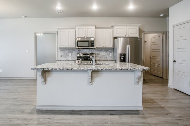 Building Photo - Wonderful Home in Cambridge Way! SPEC!