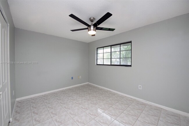 Building Photo - 469 NE 207th Ln