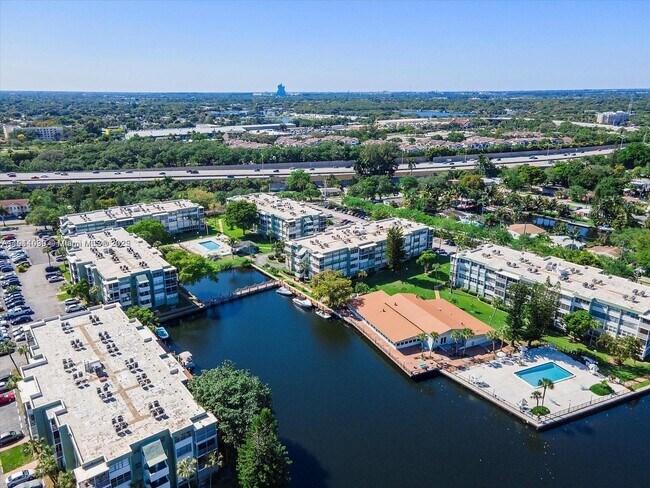 Building Photo - 2771 Taft St