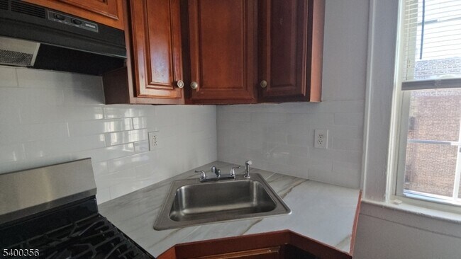 Building Photo - 264 Pomona Ave