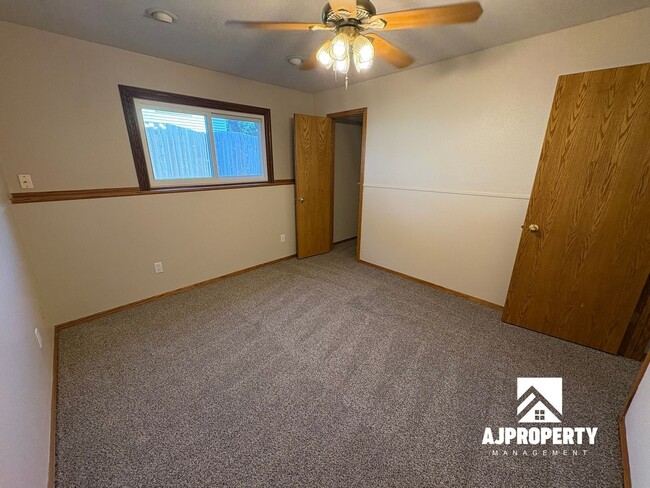 Building Photo - 2208 S Larch Ave