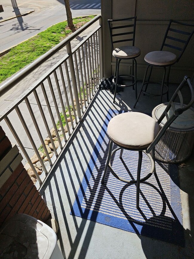 Building Photo - Lake Plaza Condominiums 3BD/2BA FALL 2025 ...