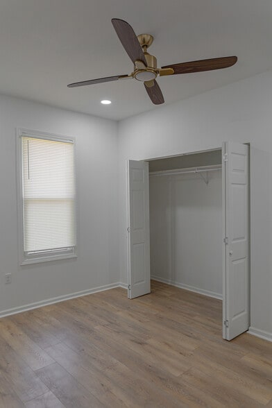 Building Photo - 817 Maple St